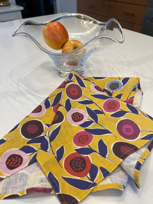 Button Flower Yellow Tea Towel – Bold Hand-Drawn Floral Linen for a Colorful Kitchen