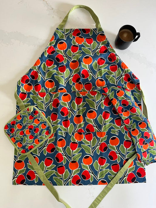 Rose Hips Apron – Hand-Drawn Organic Cotton Apron with Pockets